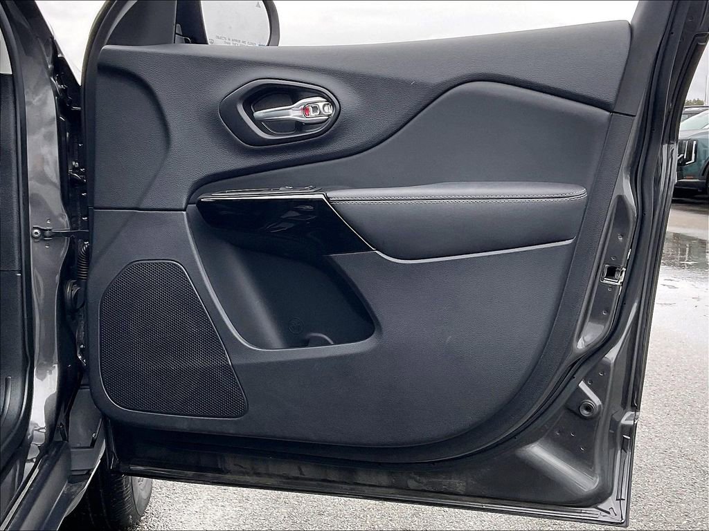 Used 2023 Jeep Cherokee Altitude Lux image 11