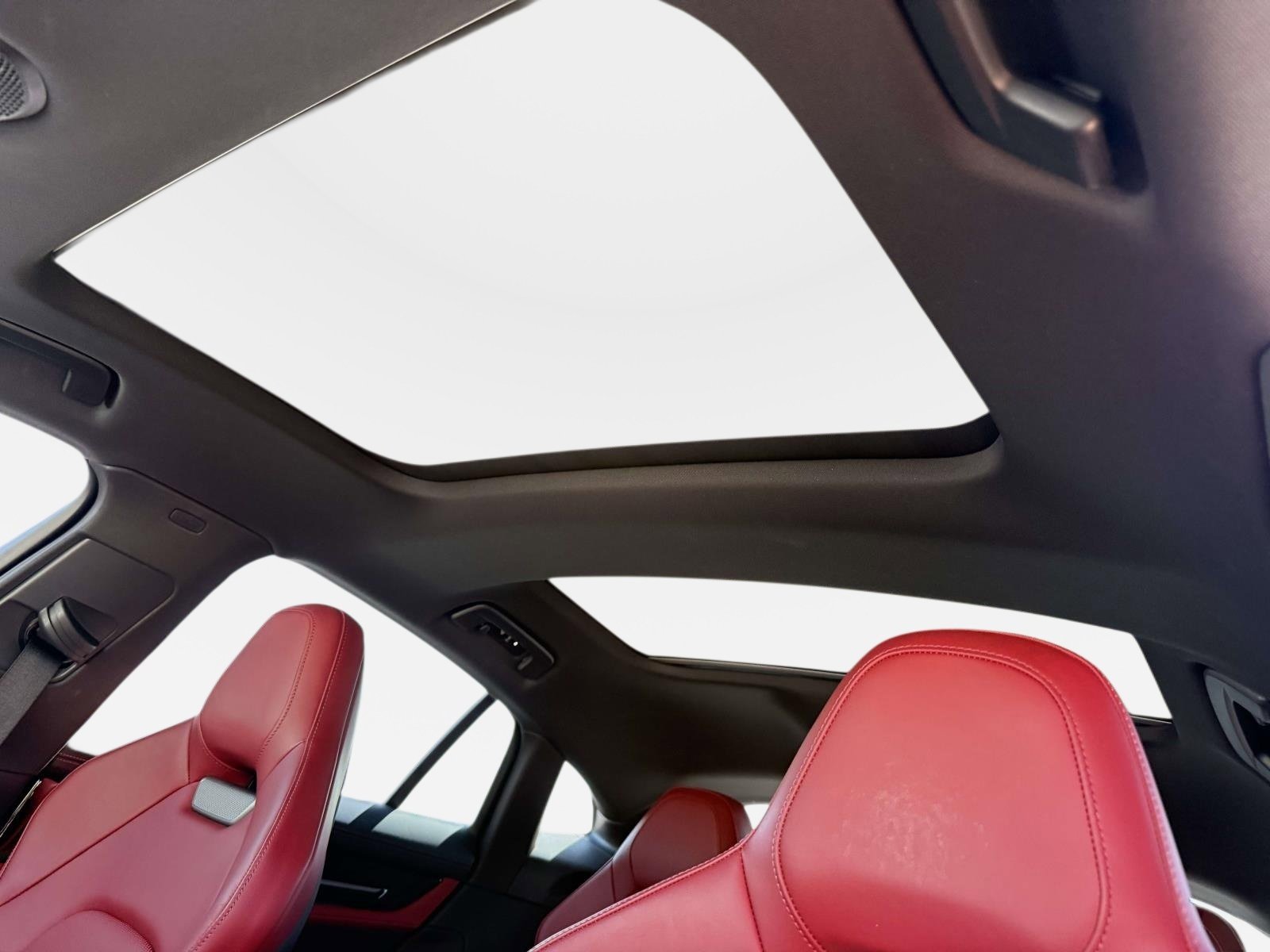 Used 2024 Porsche Panamera image 40