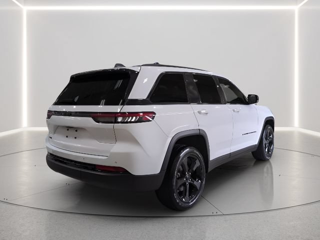 Used 2023 Jeep Grand Cherokee Altitude AWD/4WD image 29