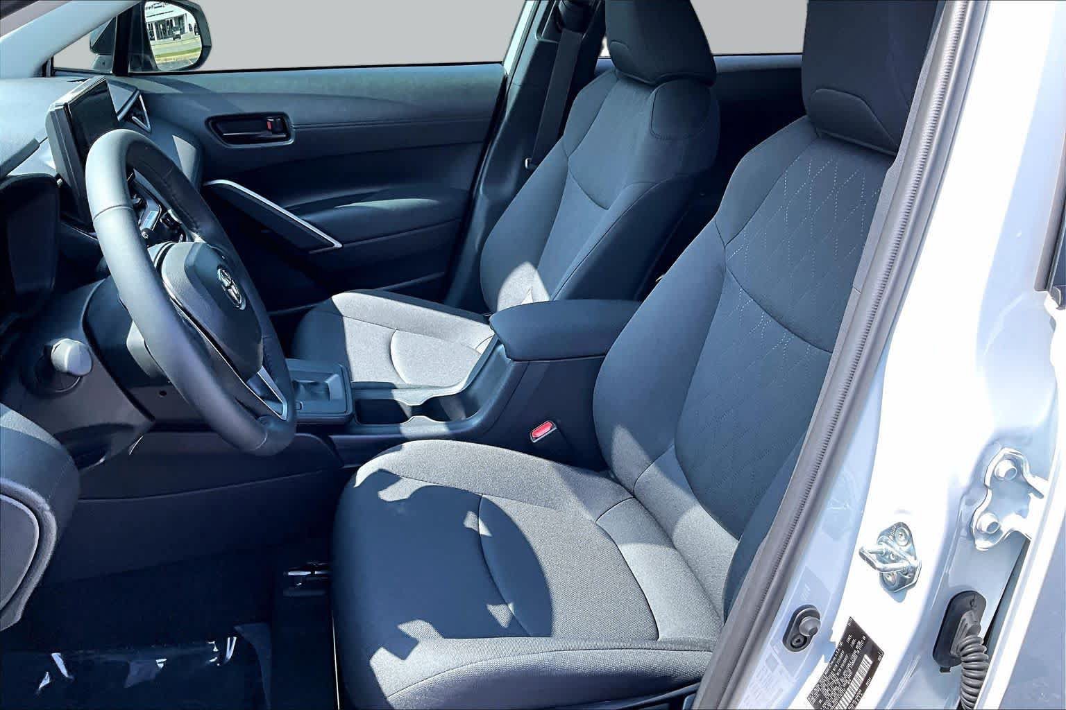 Used 2026 Toyota Corolla Cross LE w/ Moonroof Package FWD image 8