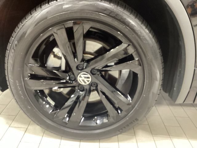 Certified 2023 Volkswagen Tiguan SE R-Line AWD/4WD image 23