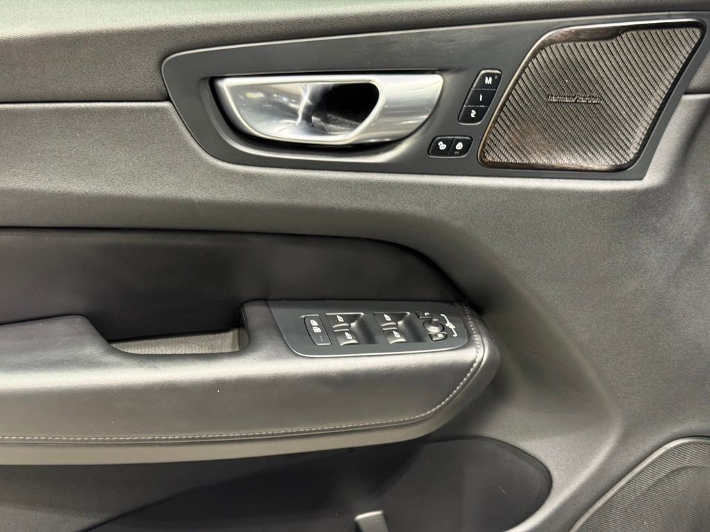 Used 2024 Volvo XC60 B5 Plus image 17