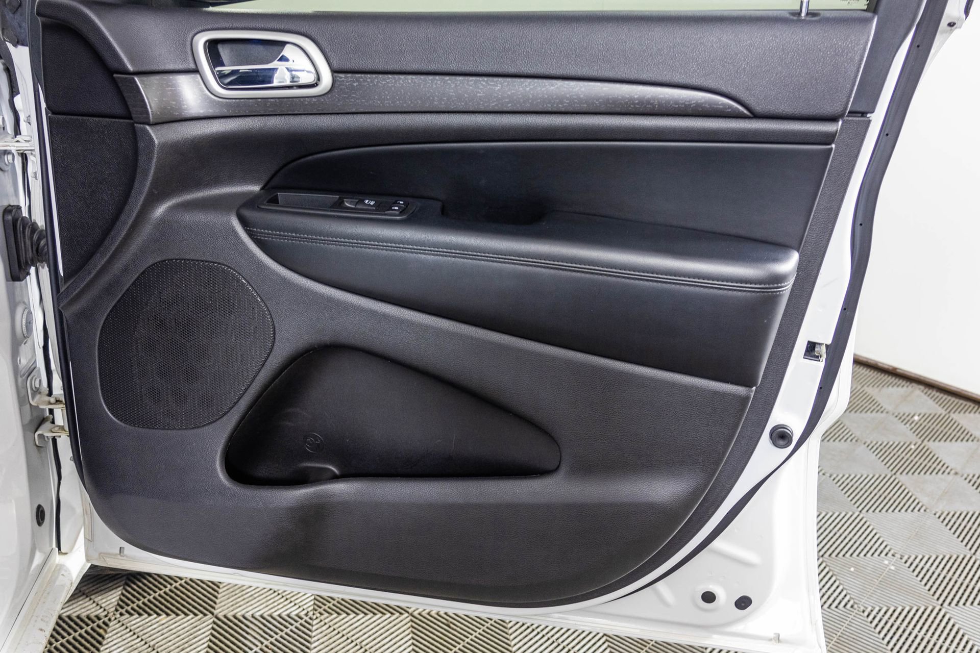 Used 2018 Jeep Grand Cherokee Altitude image 51