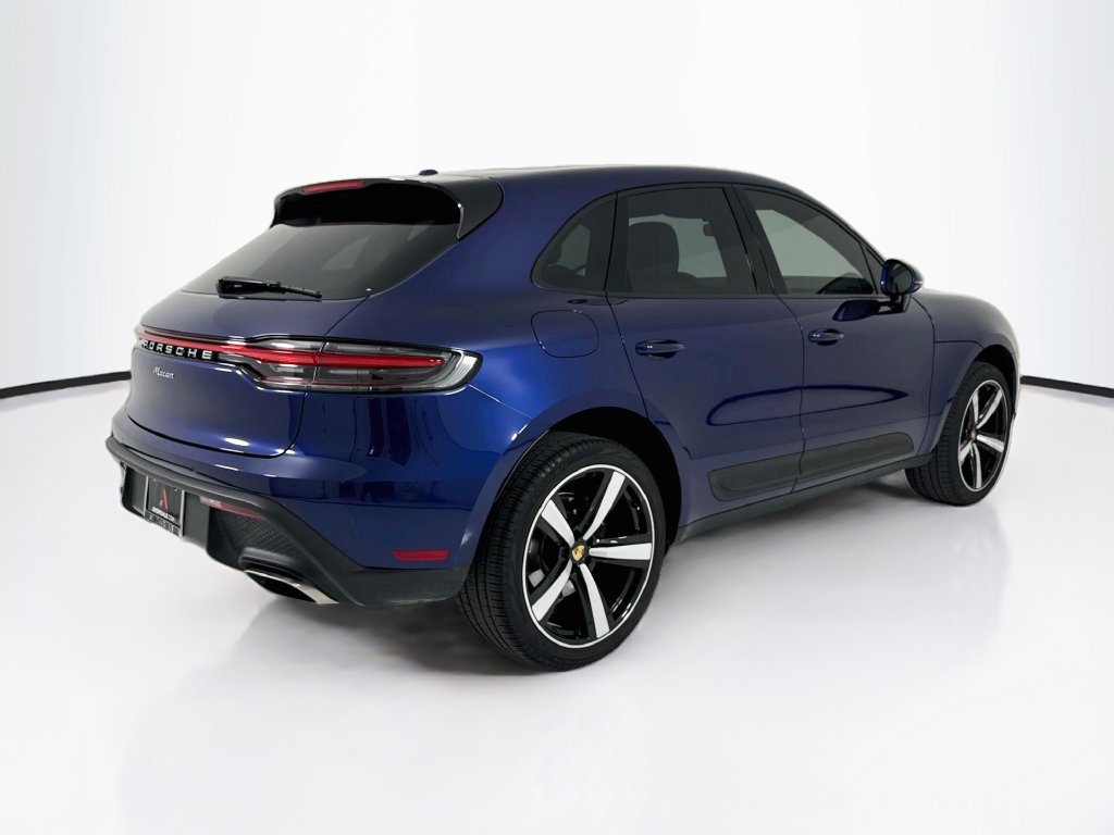 Certified 2025 Porsche Macan AWD/4WD image 9