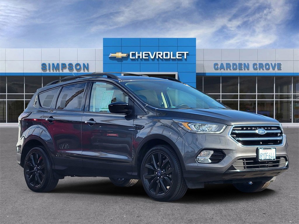 Used 2018 Ford Escape SE w/ SE Sport Appearance Package video 1