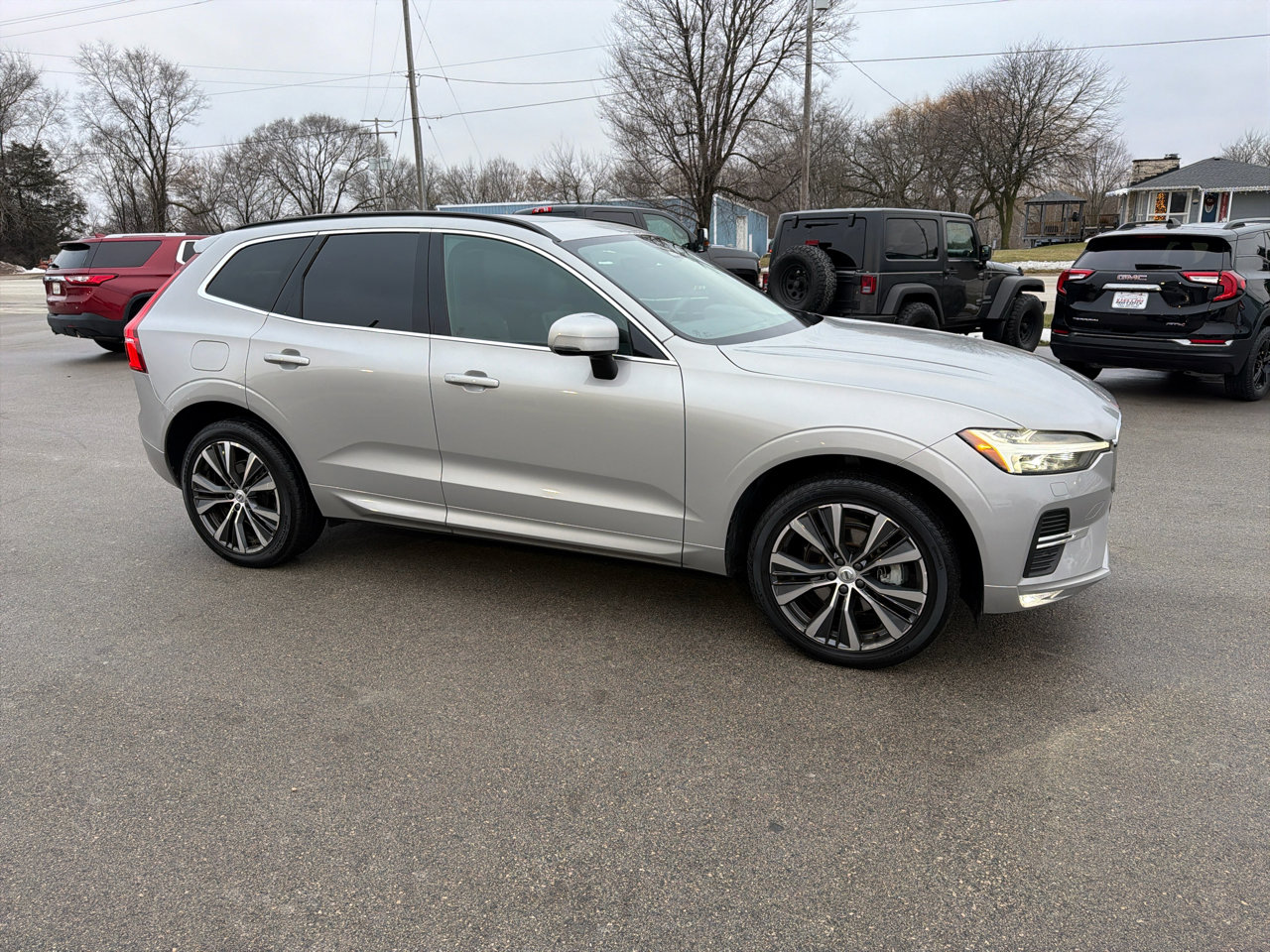 Used 2022 Volvo XC60 B5 Momentum w/ Climate Package image 10