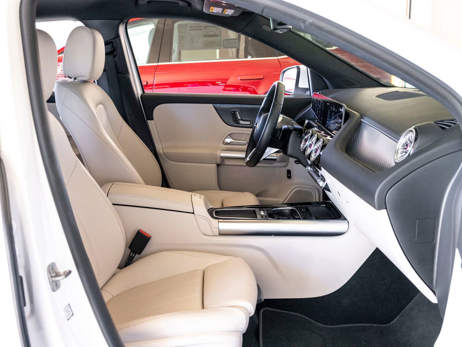 Used 2025 Mercedes-Benz GLA 250 image 23