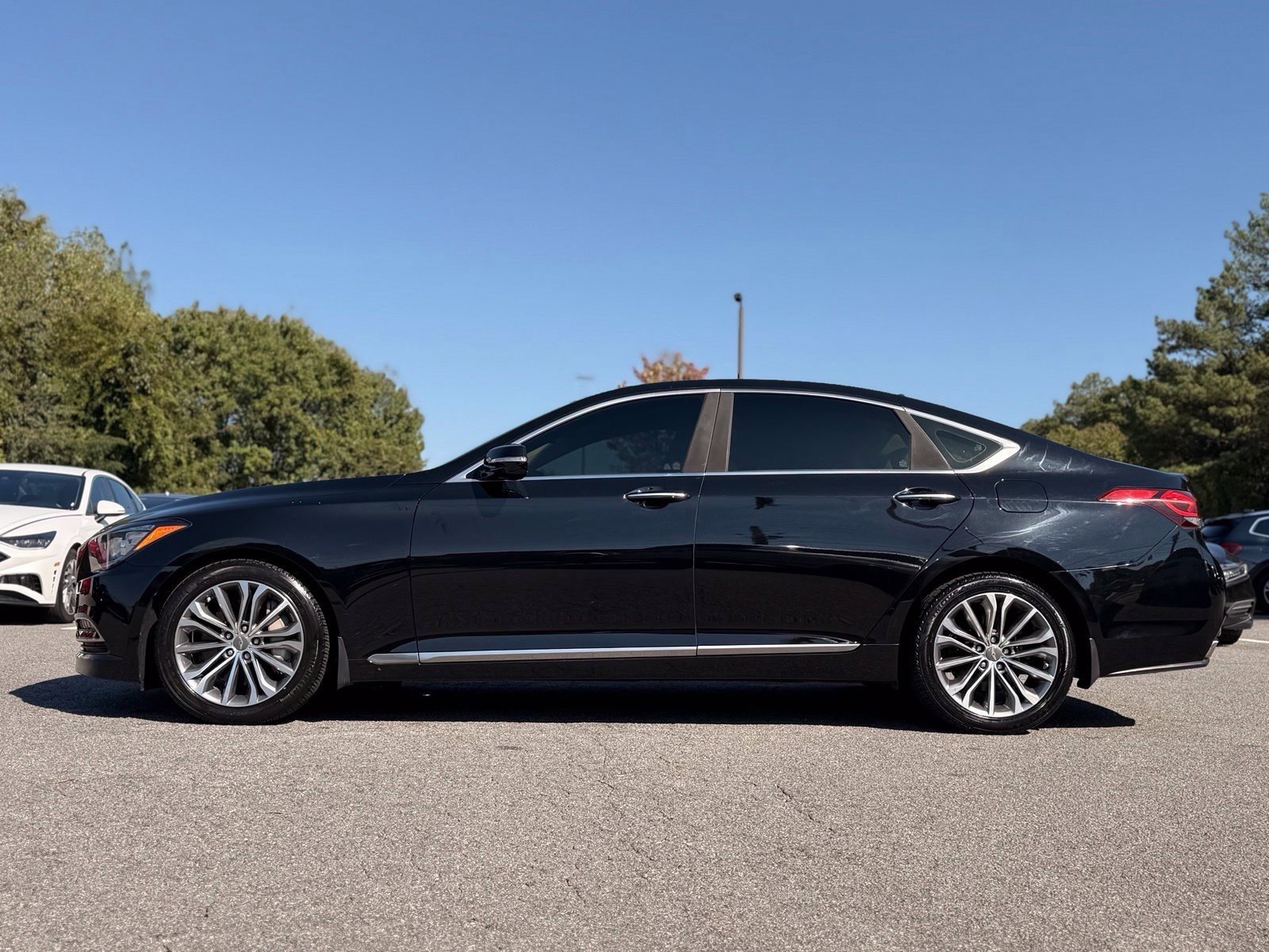 Used 2015 Hyundai Genesis 3.8 RWD image 2
