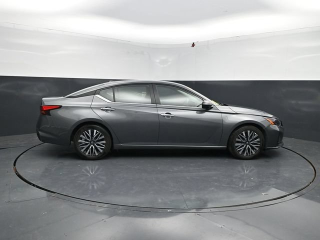 Used 2025 Nissan Altima 2.5 SV FWD image 10