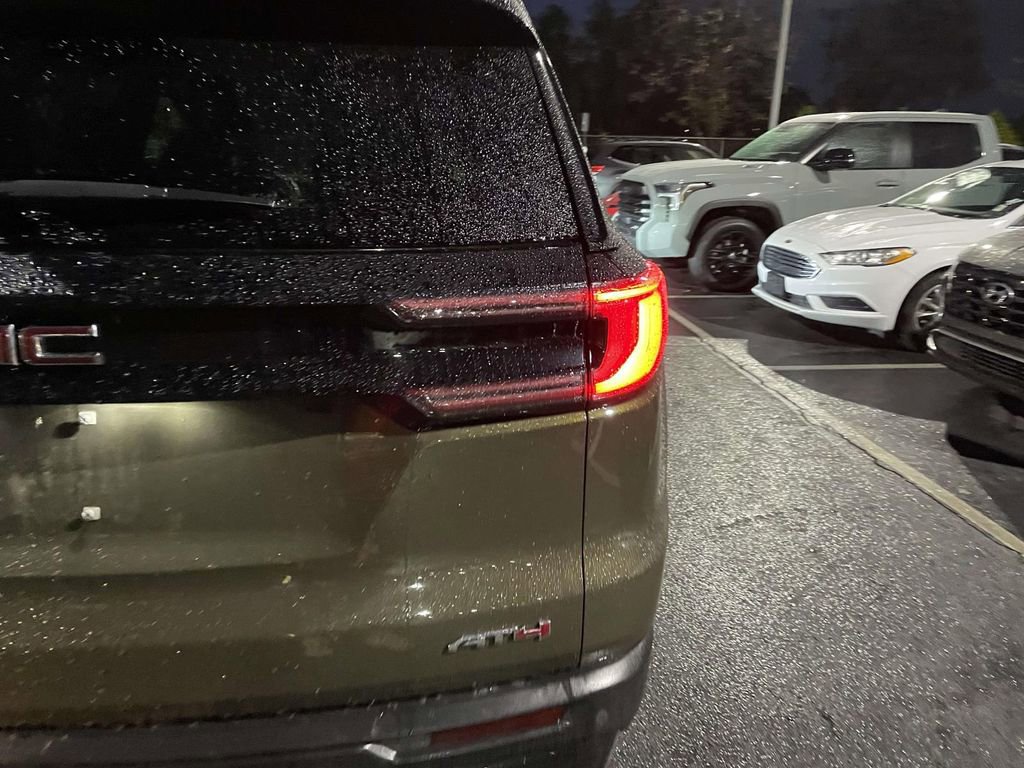 Used 2024 GMC Acadia AT4 w/ Luxury Package image 18