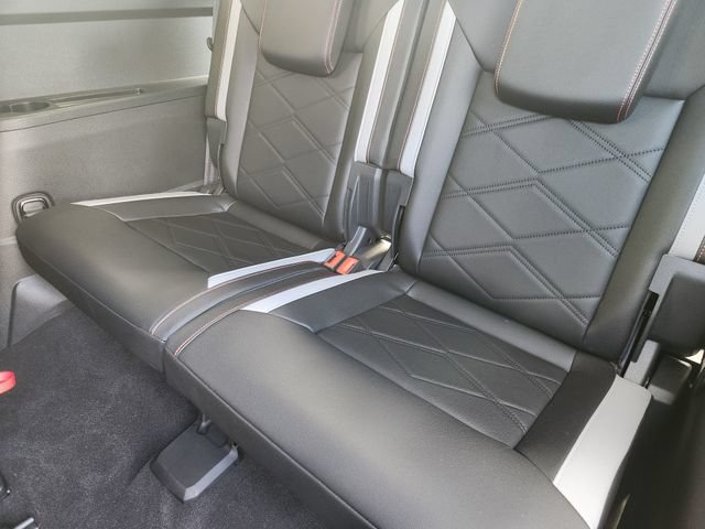 Used 2025 Volkswagen Atlas Peak Edition SE AWD/4WD image 27
