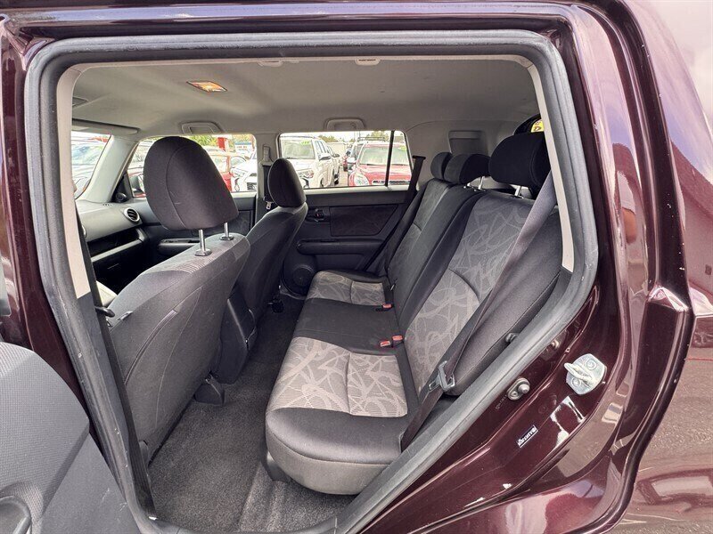 Used 2015 Scion xB FWD image 21