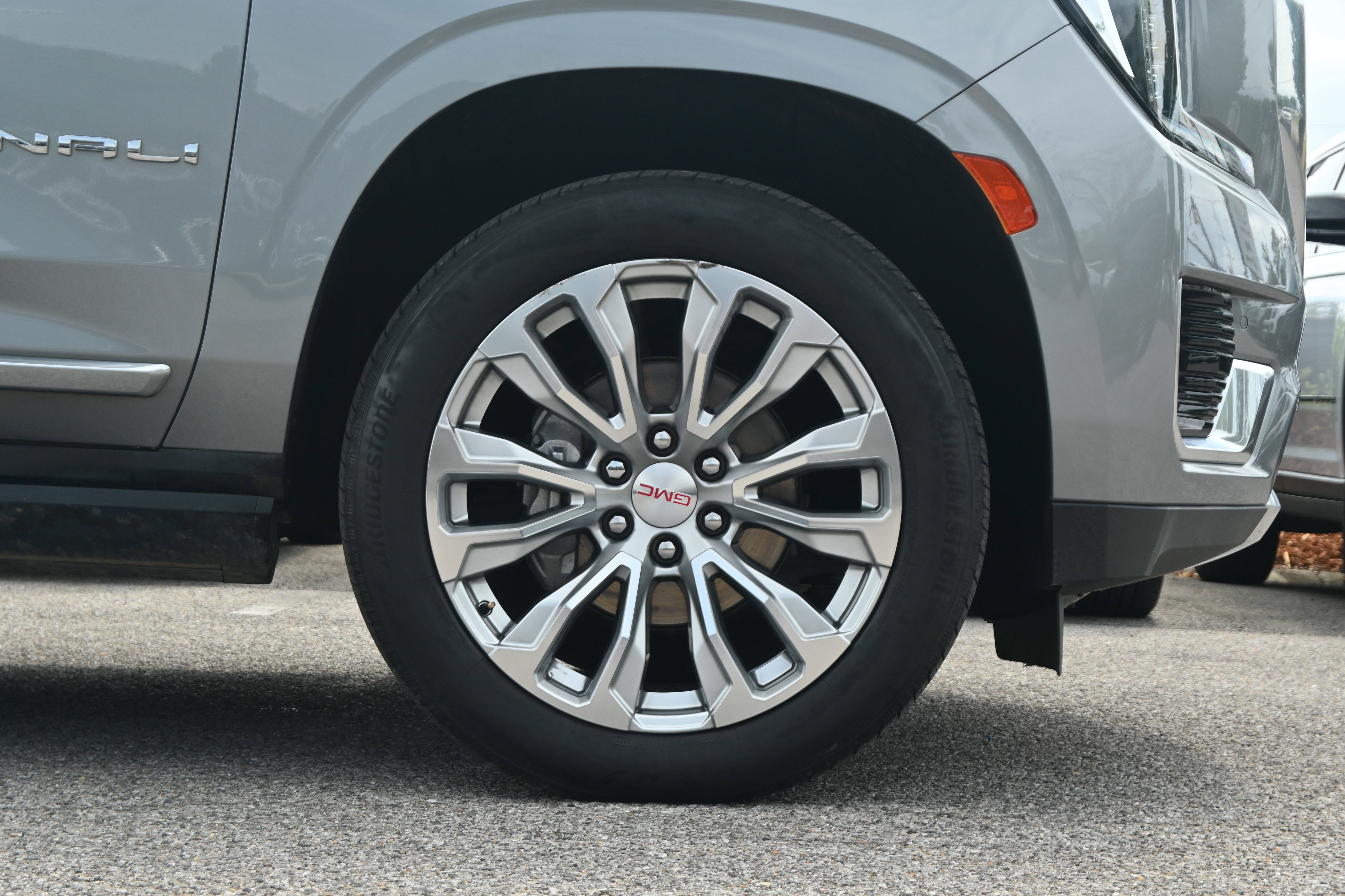 Used 2023 GMC Yukon Denali AWD/4WD image 13