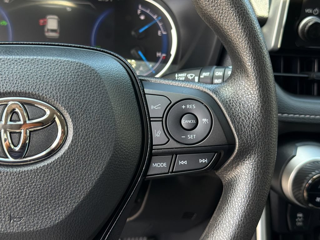 Used 2025 Toyota RAV4 XLE AWD/4WD image 24