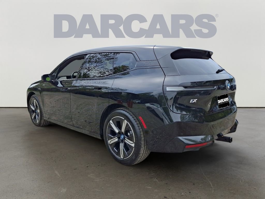 Used 2024 BMW iX xDrive50 w/ Sport Package AWD/4WD image 4