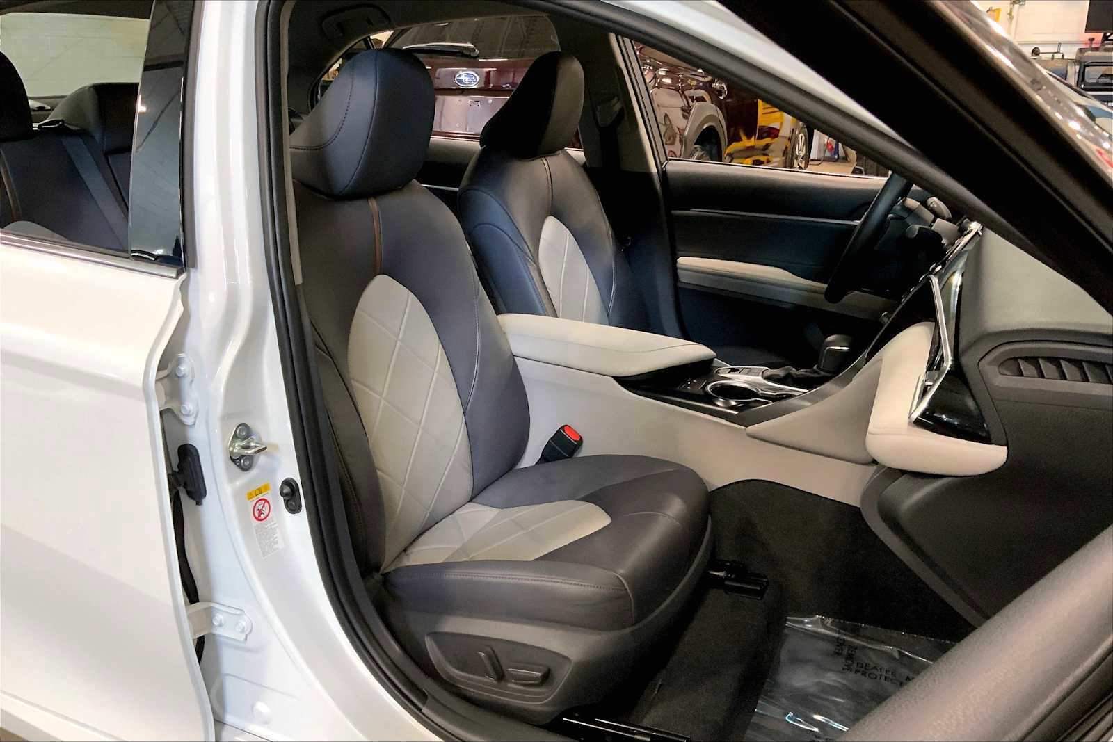 Used 2018 Toyota Camry XLE image 7