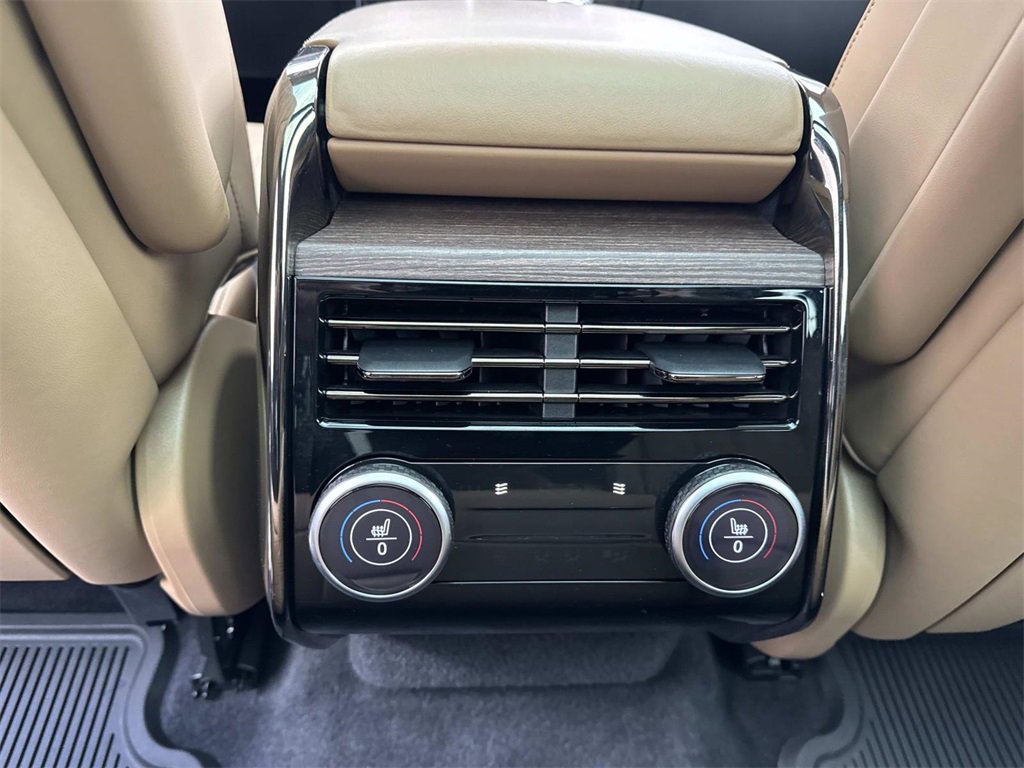 Used 2023 Land Rover Range Rover Sport SE image 16