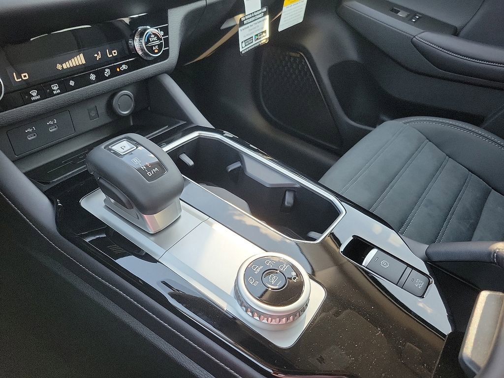 New 2025 Mitsubishi Outlander SE image 16