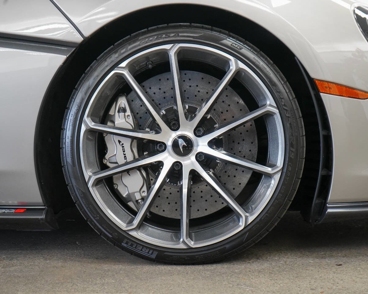 Used 2020 McLaren 570S Spider image 22