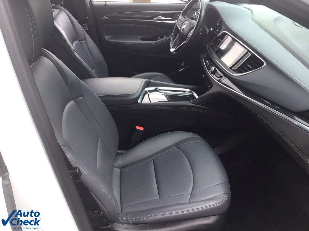 Used 2022 Buick Enclave Essence image 13