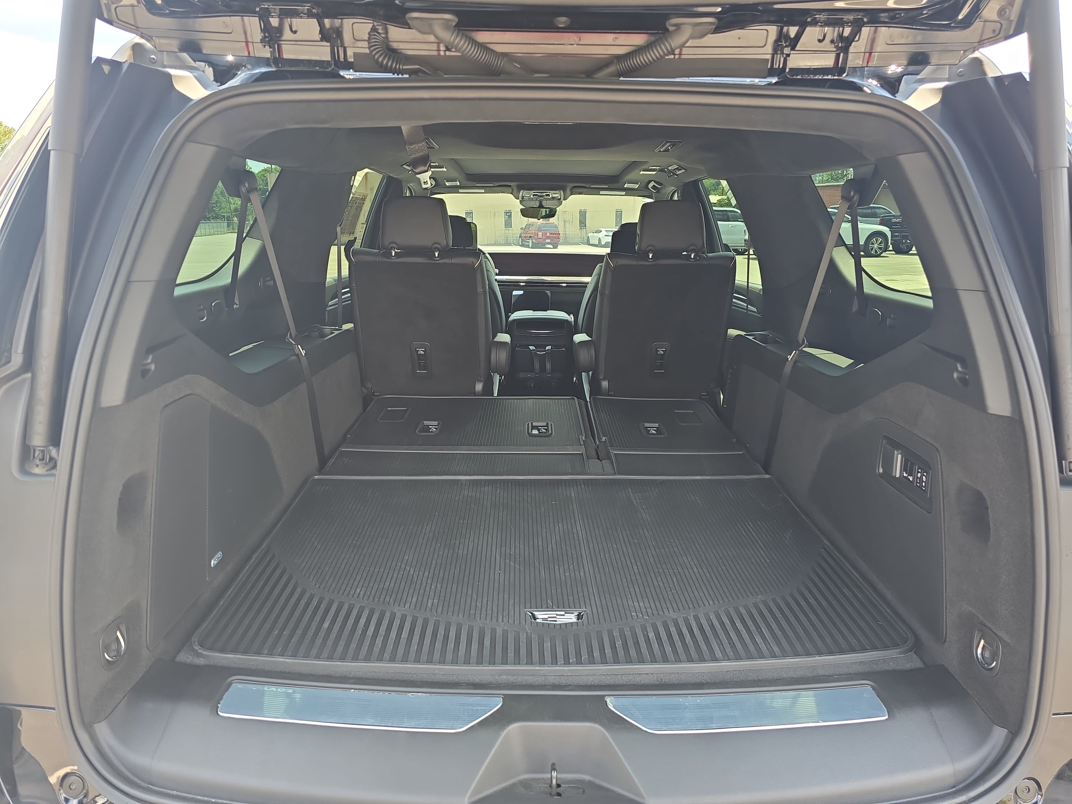 Used 2026 Cadillac Escalade ESV V AWD/4WD image 14