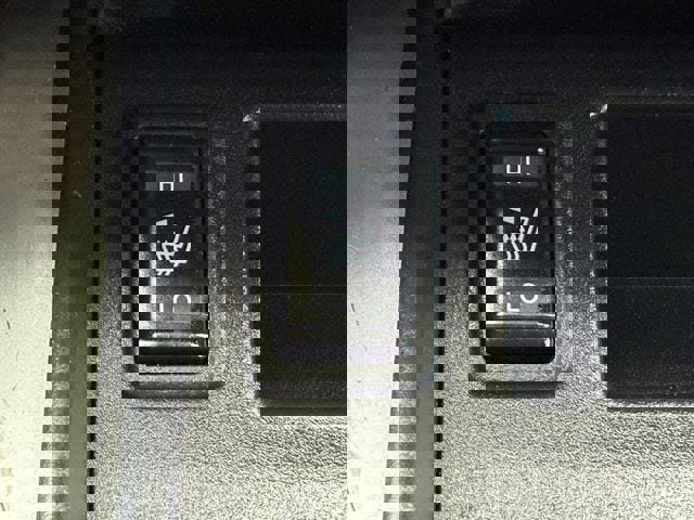 Used 2019 Nissan Titan SV w/ SV Convenience Package AWD/4WD image 22