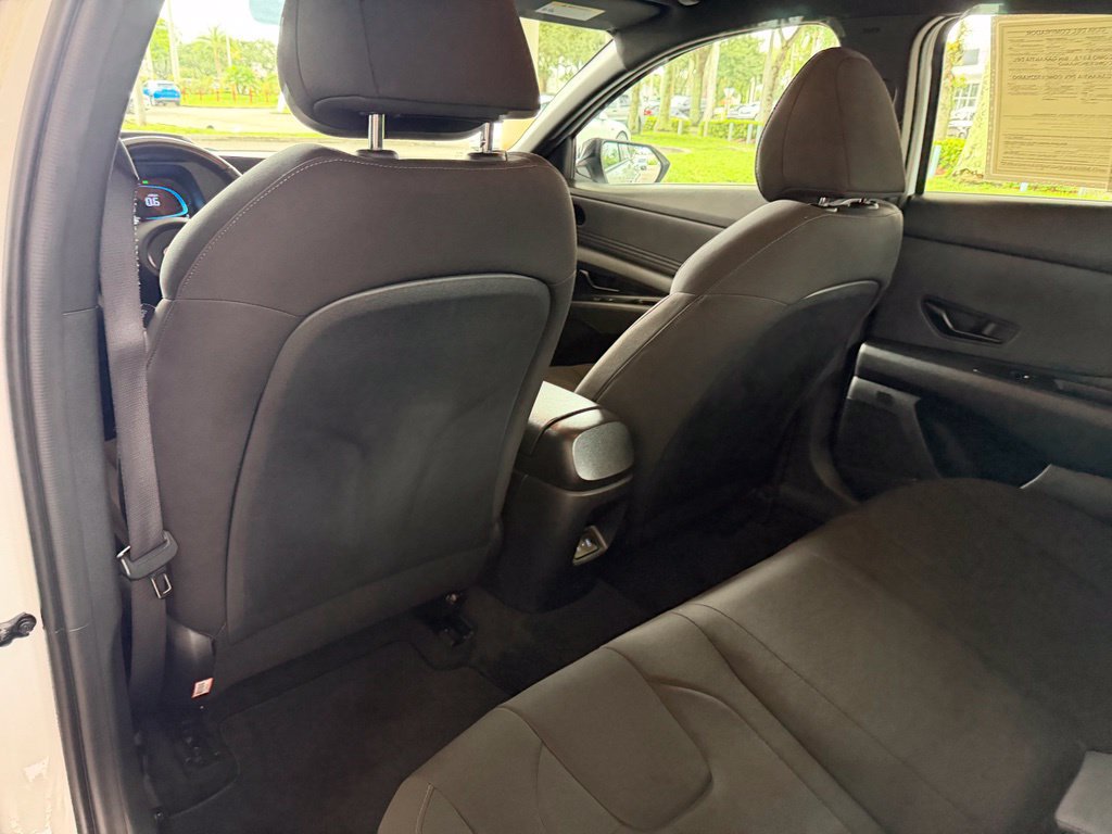 Used 2025 Hyundai Elantra Sport FWD image 30