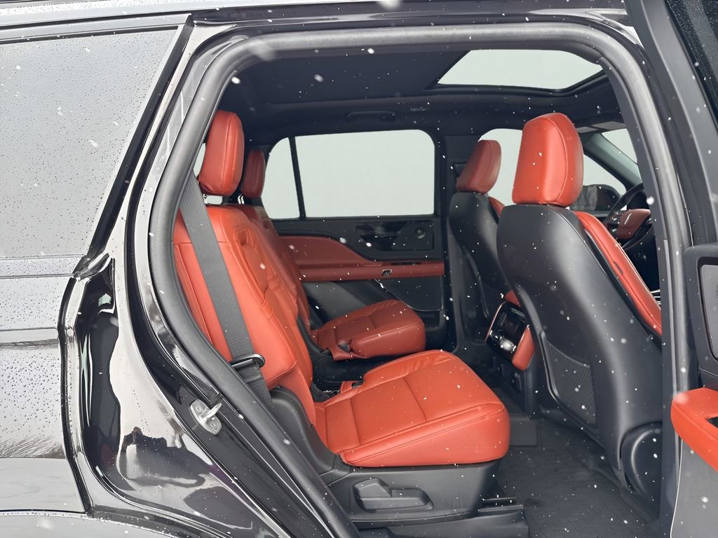 Used 2025 Lincoln Aviator Reserve w/ Jet Appearance Package image 12