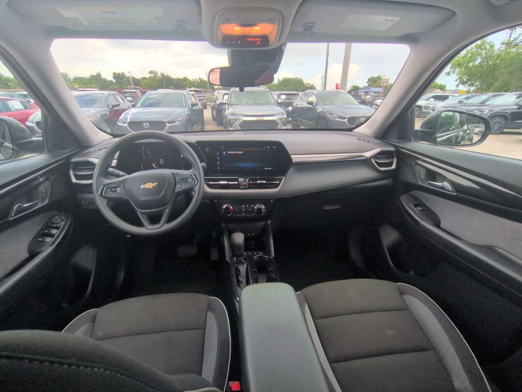 Used 2025 Chevrolet TrailBlazer LT AWD/4WD image 25