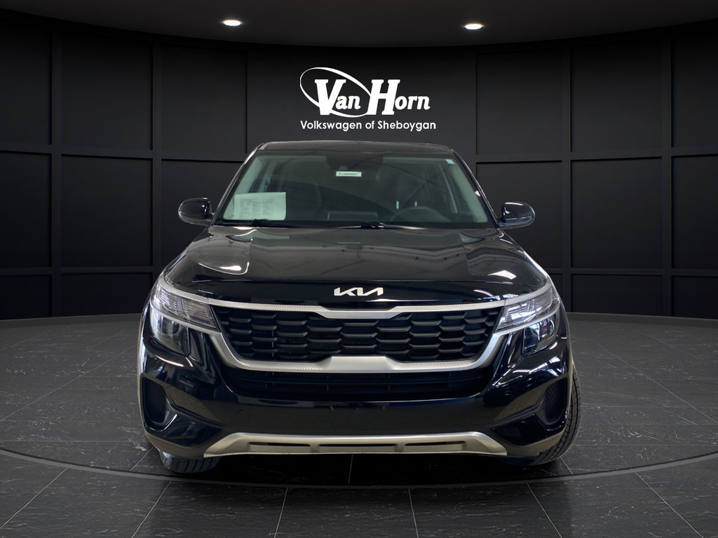 Used 2023 Kia Seltos LX AWD/4WD image 2