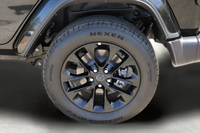 Used 2025 Jeep Wrangler Unlimited Sahara w/ Safety Group image 9