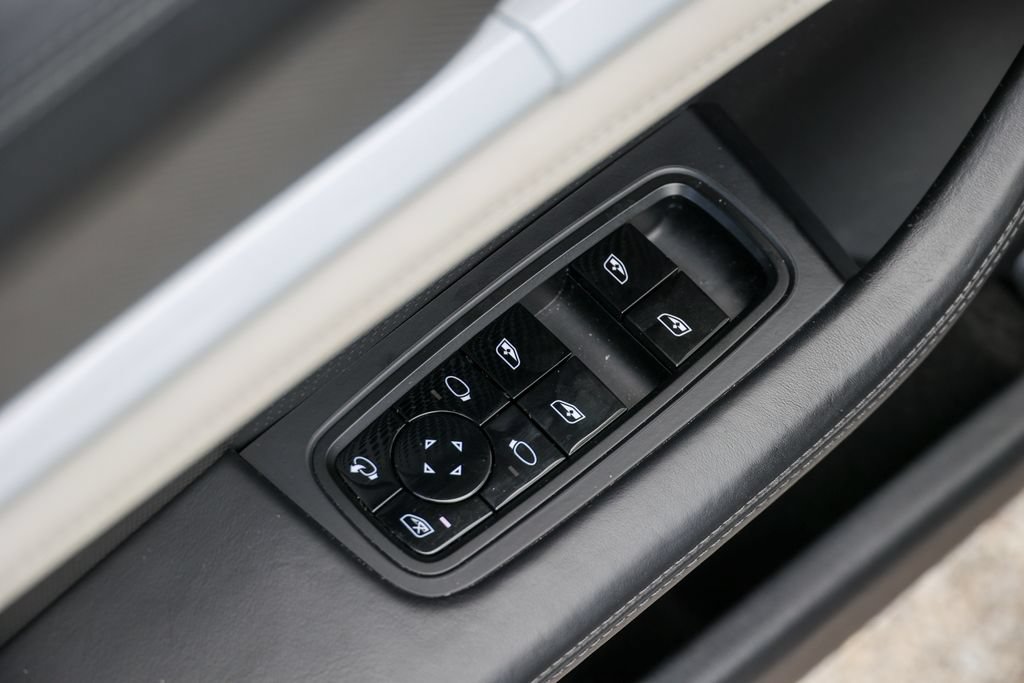 Certified 2021 Porsche Taycan AWD/4WD image 33