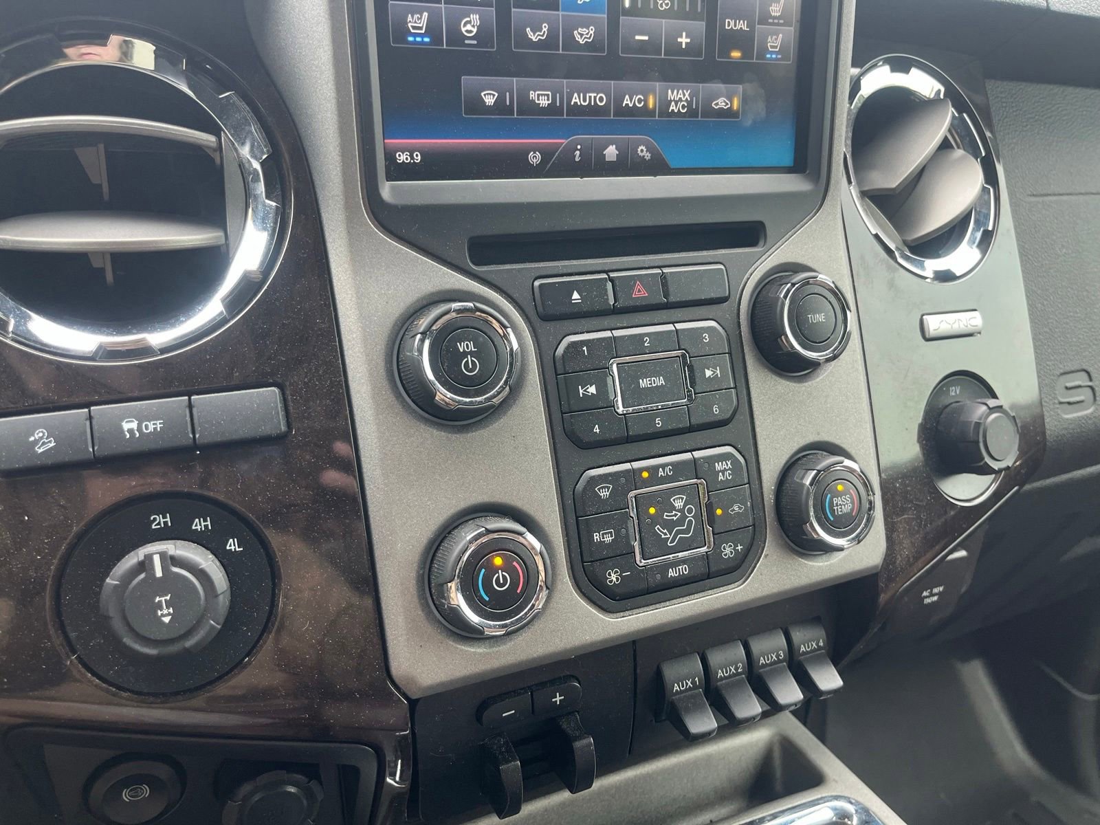 Used 2016 Ford F350 Platinum w/ FX4 Off-Road Package AWD/4WD image 14