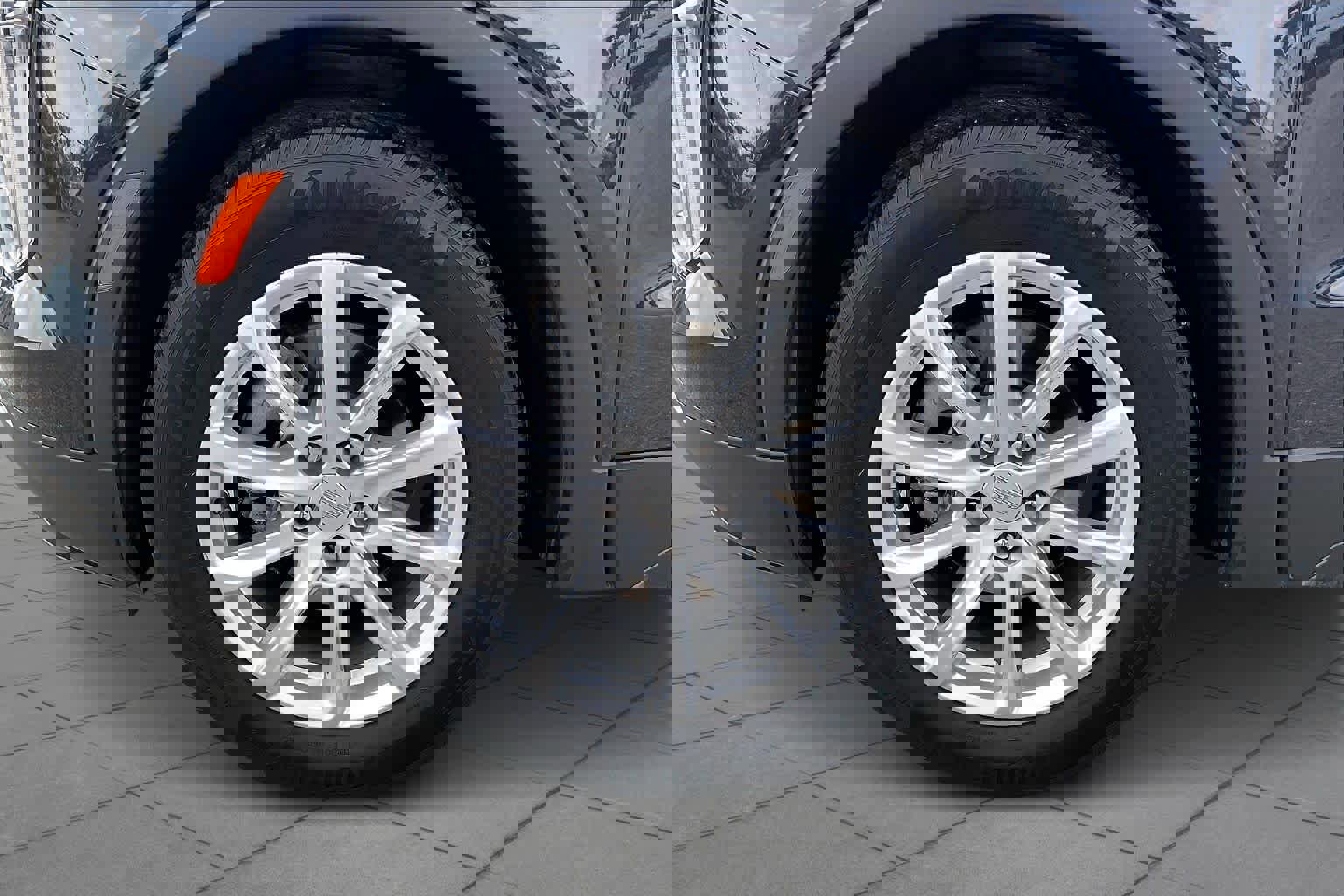 Used 2023 Cadillac XT4 Luxury w/ Cold Weather Package image 11