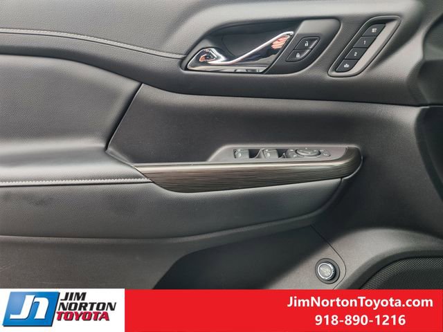 Used 2022 GMC Acadia SLT w/ Technology Package image 24