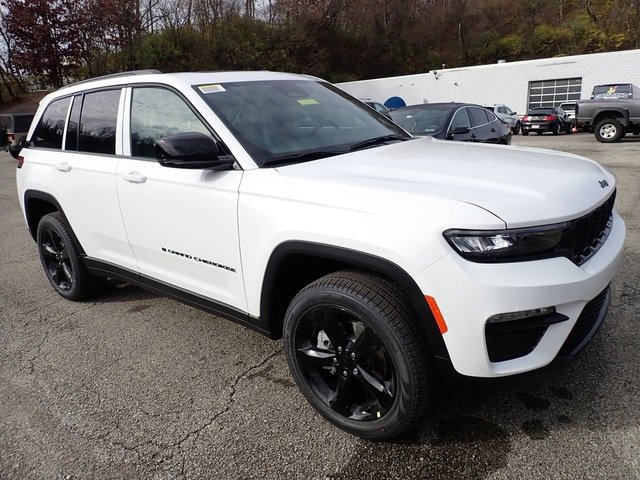 New 2025 Jeep Grand Cherokee Limited w/ Black Appearance Package image 9
