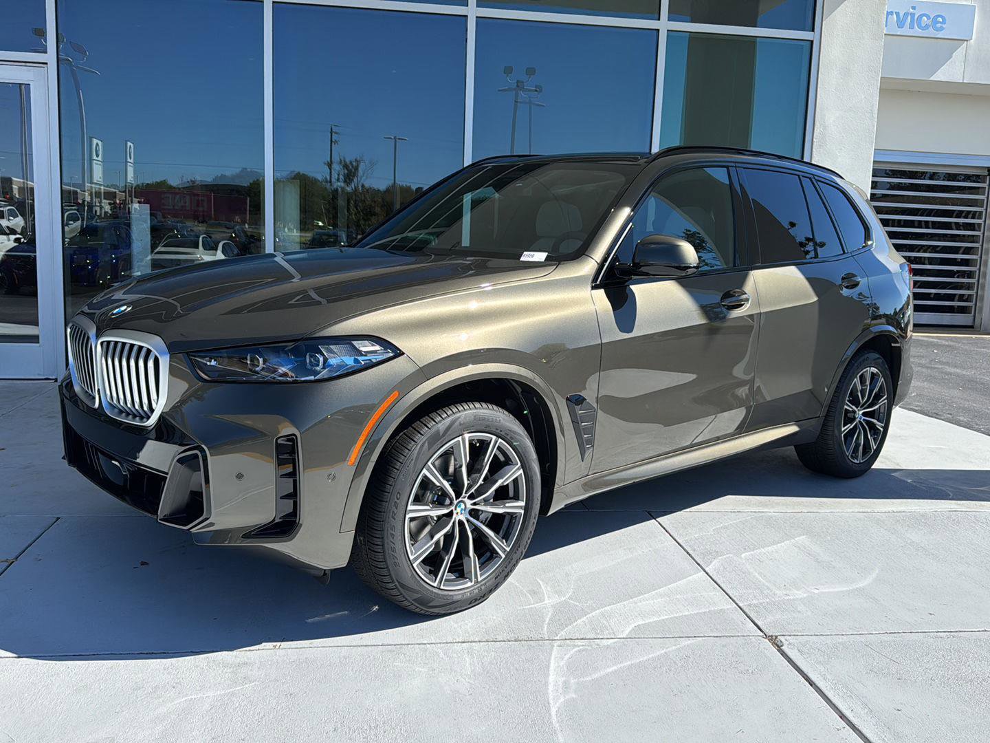 New 2026 BMW X5 M60i image 1