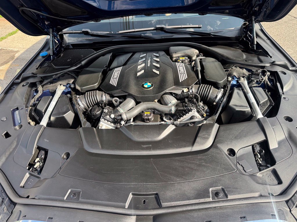 Used 2022 BMW 750i xDrive w/ Executive Package AWD/4WD image 18