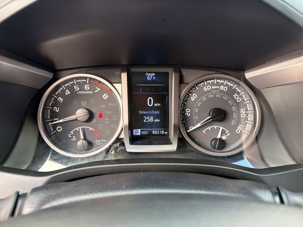 Used 2021 Toyota Tacoma SR5 AWD/4WD image 9