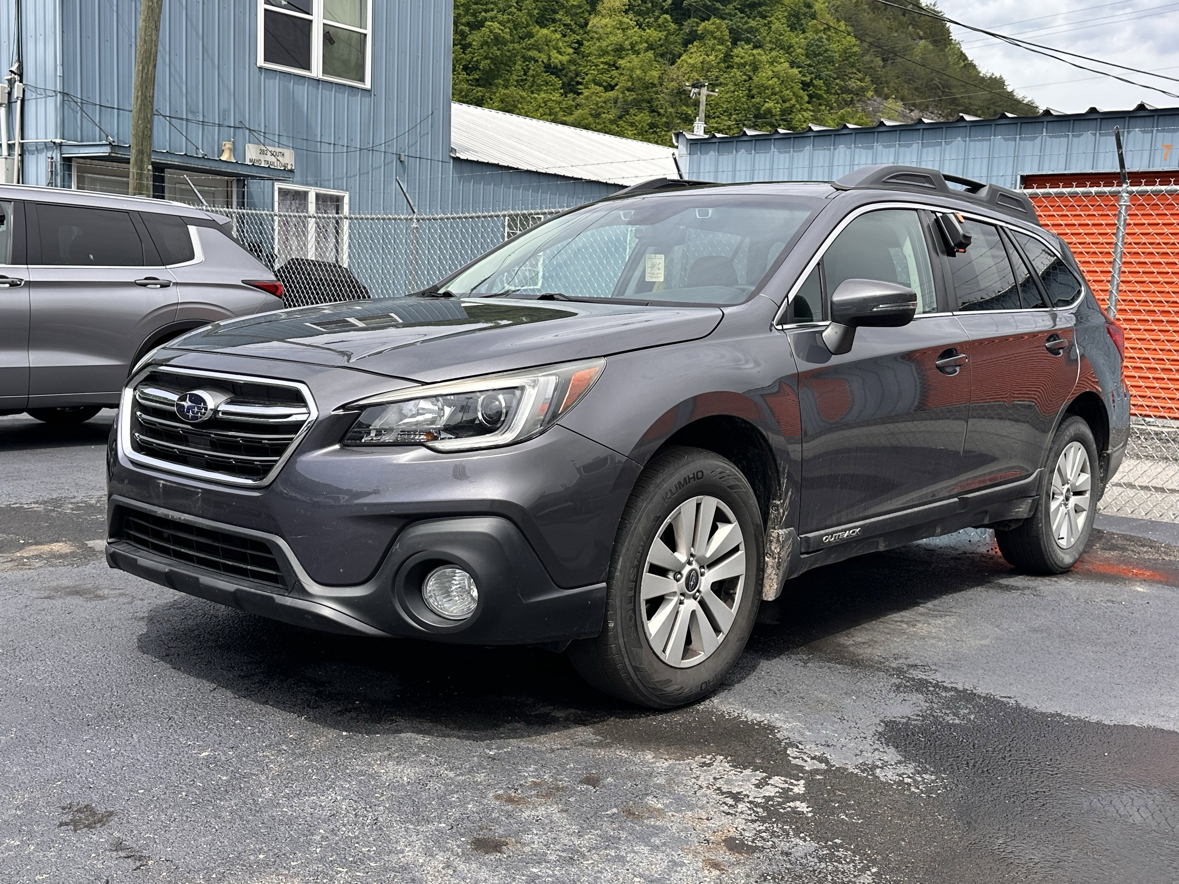 Used 2018 Subaru Outback 2.5i Premium AWD/4WD image 3