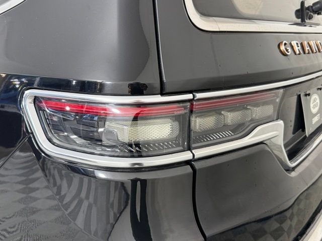 Used 2022 Jeep Grand Wagoneer Series III w/ Rear Seat Video Group 1 AWD/4WD image 75