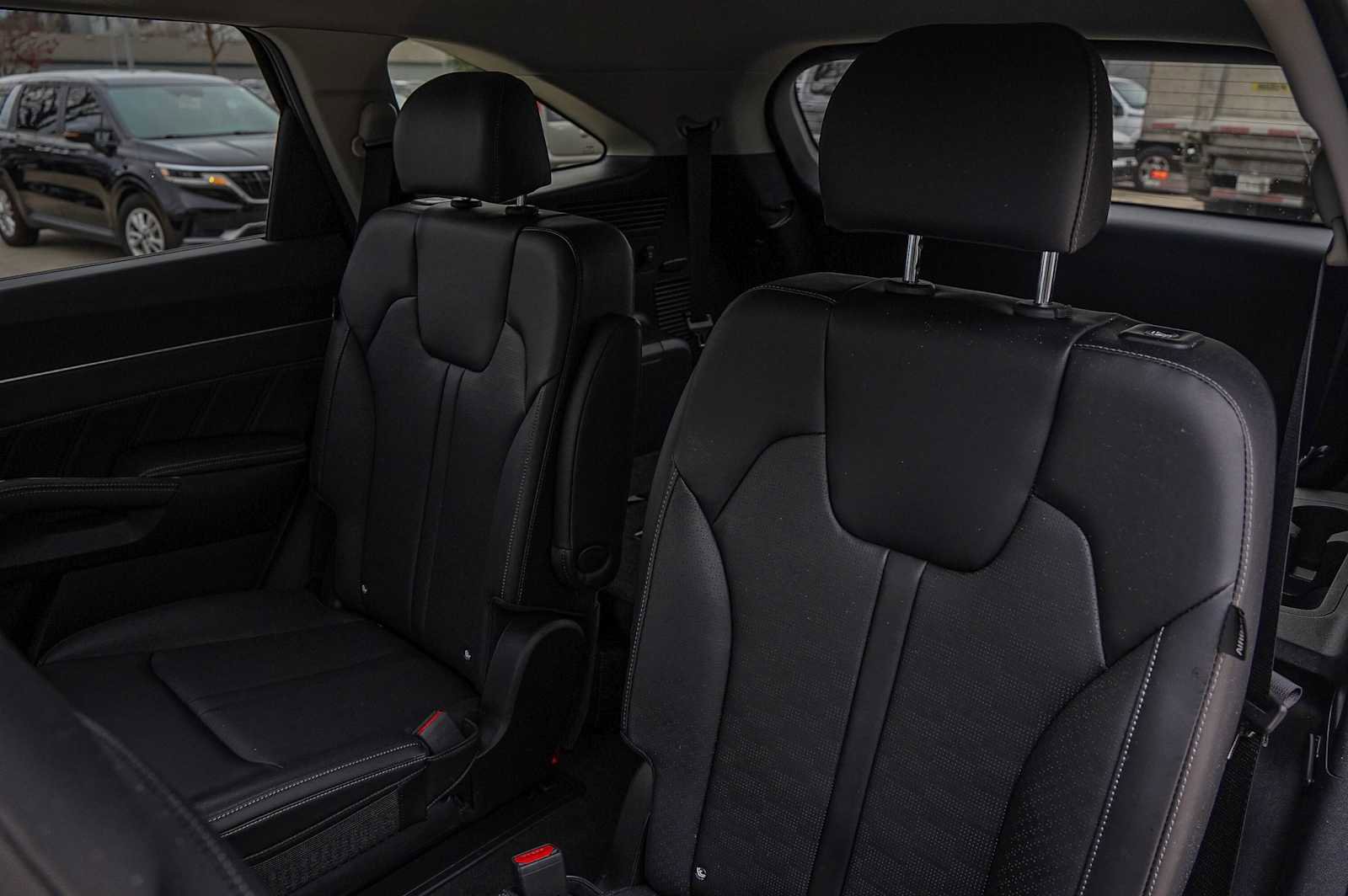 Certified 2025 Kia Sorento SX image 28