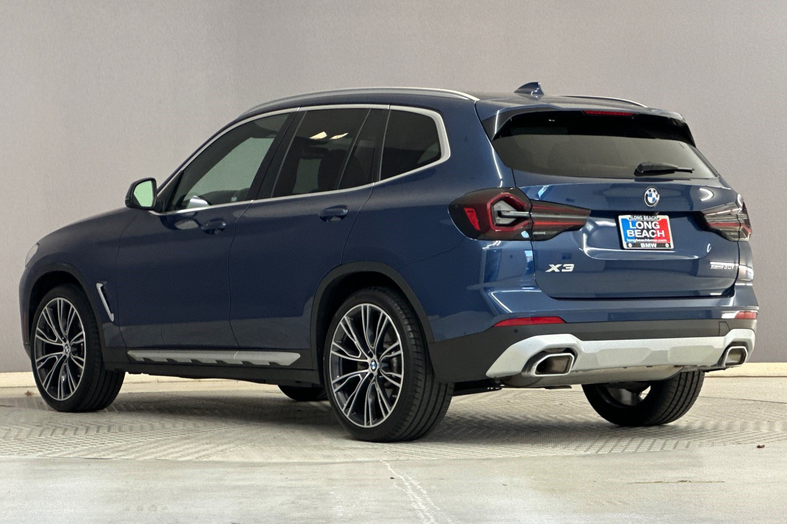 Certified 2024 BMW X3 sDrive30i w/ Premium Package RWD image 3