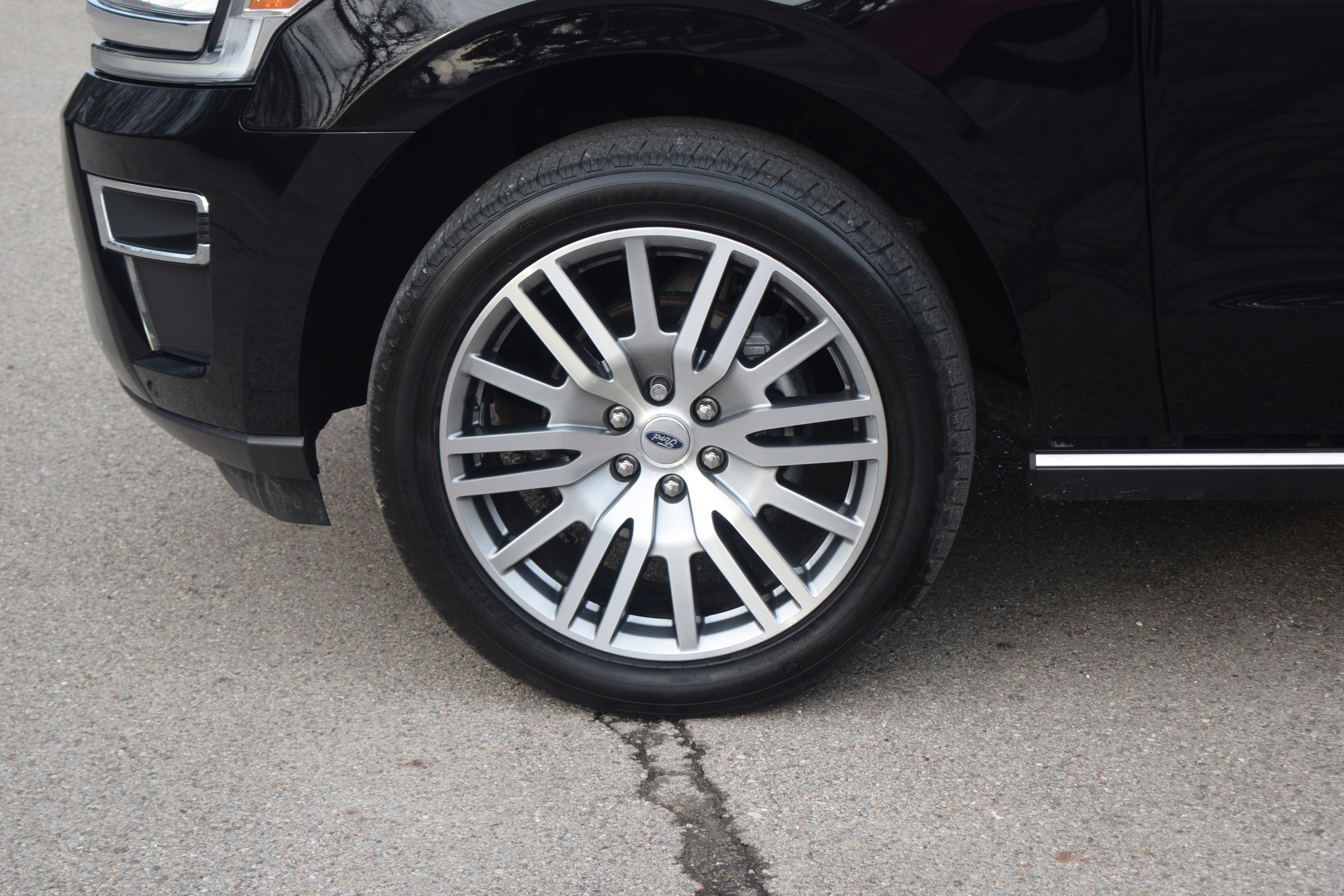 Used 2023 Ford Expedition Limited image 29