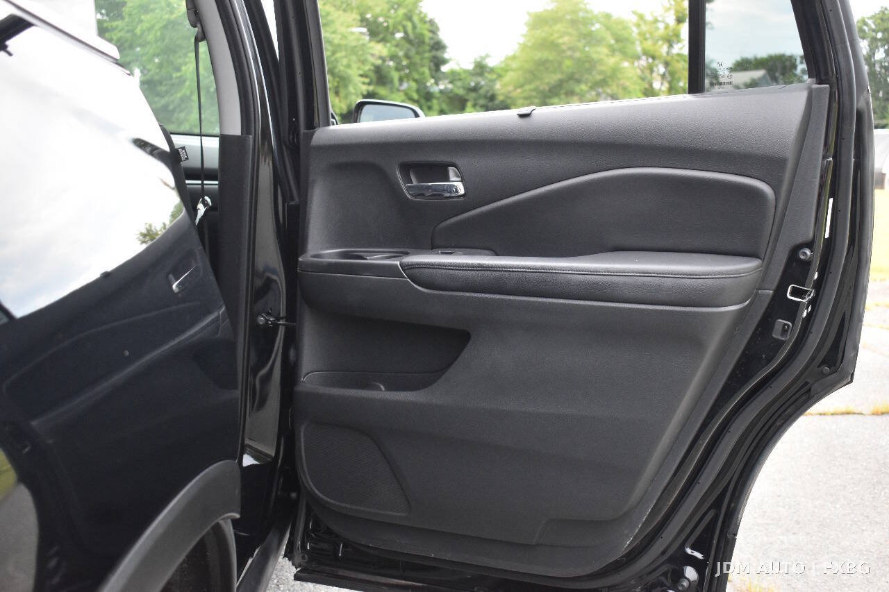 Used 2016 Honda Pilot Touring image 11