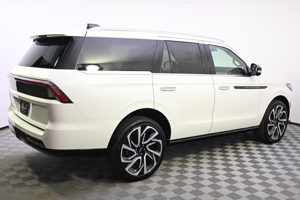 New 2026 Lincoln Navigator Black Label AWD/4WD image 7