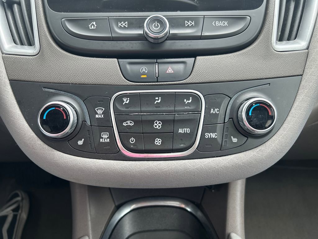 Used 2022 Chevrolet Malibu LT FWD image 38