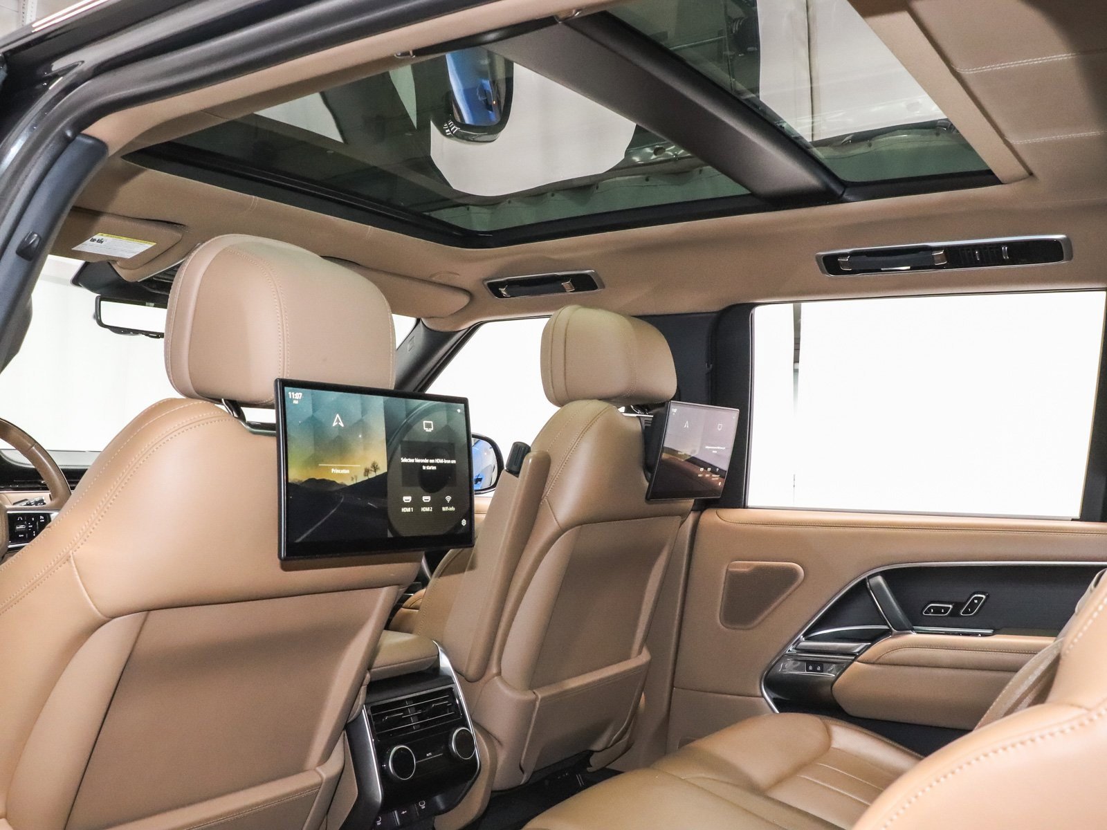 Used 2023 Land Rover Range Rover Long Wheelbase Autobiography image 26