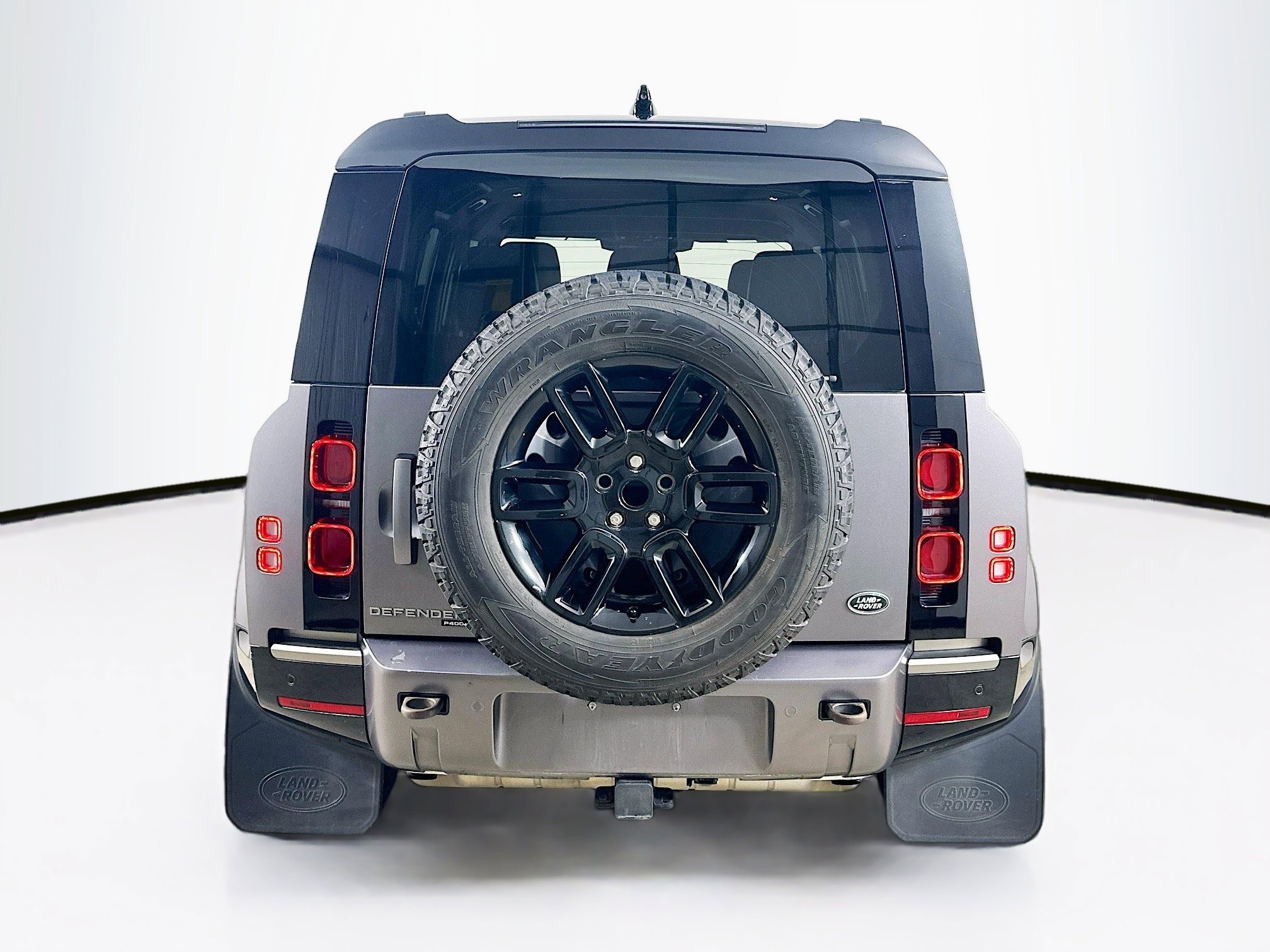 Used 2022 Land Rover Defender 110 X-Dynamic SE image 6