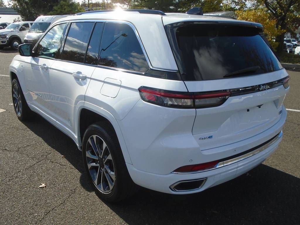 Used 2023 Jeep Grand Cherokee Overland image 3